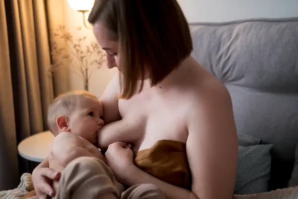Después de la lactancia, muchas mujeres notan cambios significativos en la forma y firmeza de sus senos. Estos senos caídos por lactancia pueden afectar la confianza y el bienestar. En...