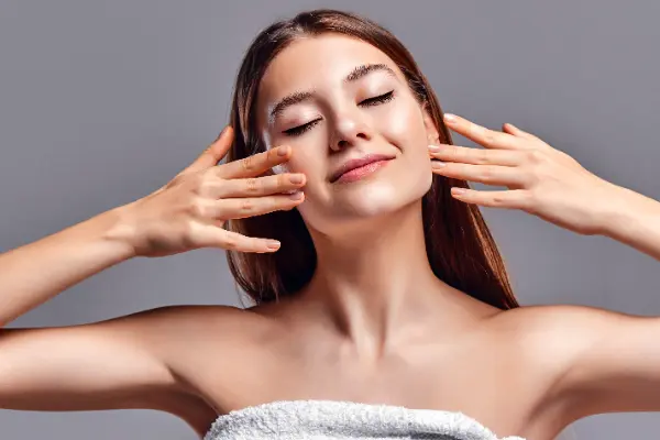 ¿Te has preguntado cuánto tiempo dura un lifting facial con cirugía y qué factores influyen en sus resultados? En este blog del Dr. Diego Franco te explicamos de forma clara...